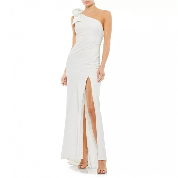 NWT IEENA MAC DUGGAL 26665 One Shoulder Bow Detail Side Slit White Gown, Sz10 - Picture 1 of 8